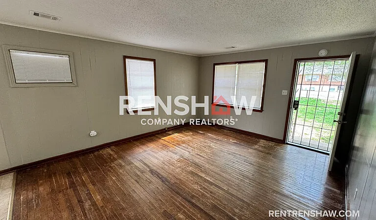 91 Navy Dr — Photo 2