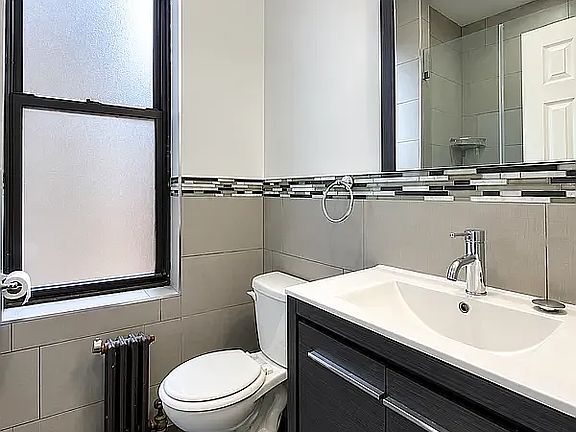 5th image of 330 Lewis Ave #1E