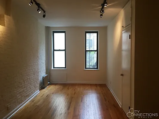 Rented by City Connections Realty | media 15