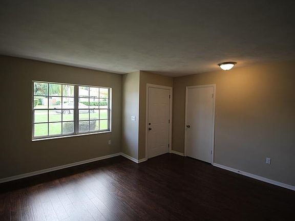 3rd image of 122 Browning Cir