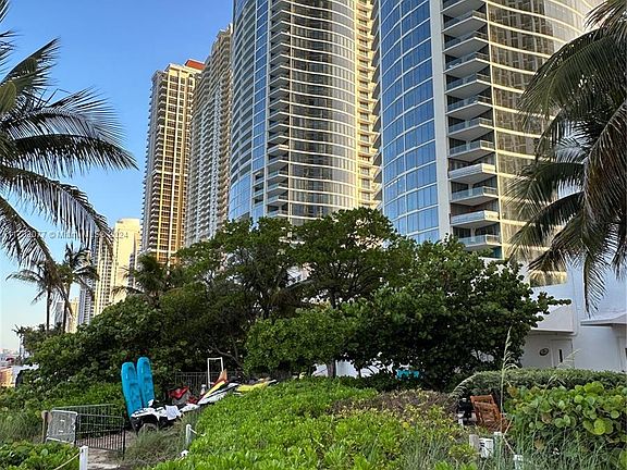 3rd image of 18001 Collins Ave #1501