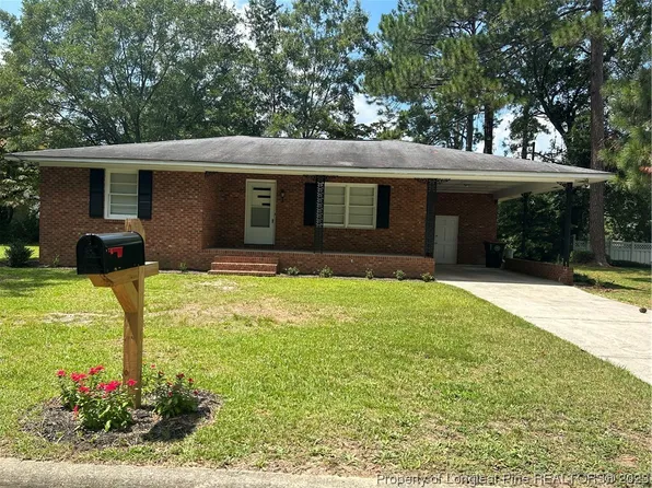 210 Saratoga St, Red Springs, NC 28377