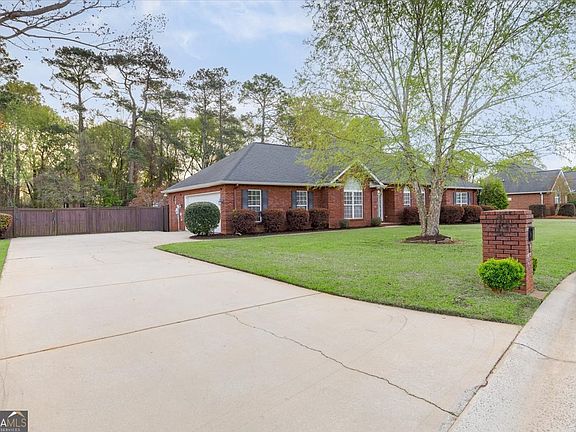 5th image of 313 Old Farm Rd