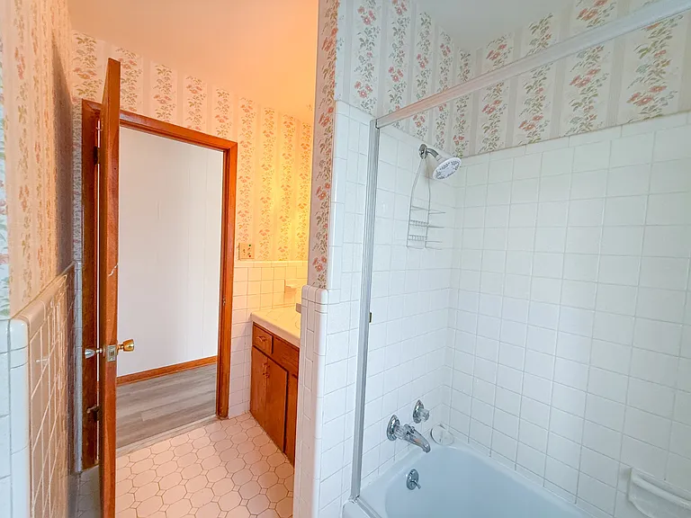 927 E Jefferson St — Photo 31
