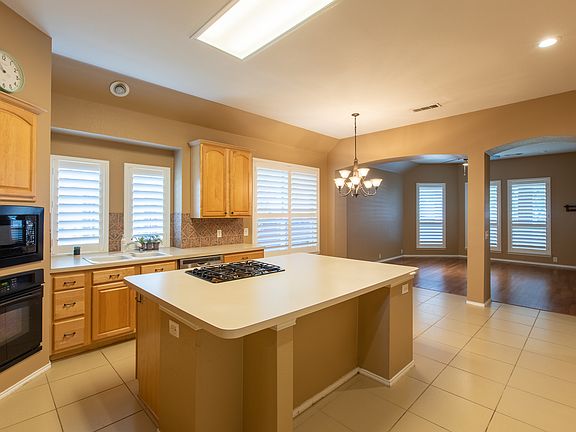 5th image of 11259 Blackhawk Dr