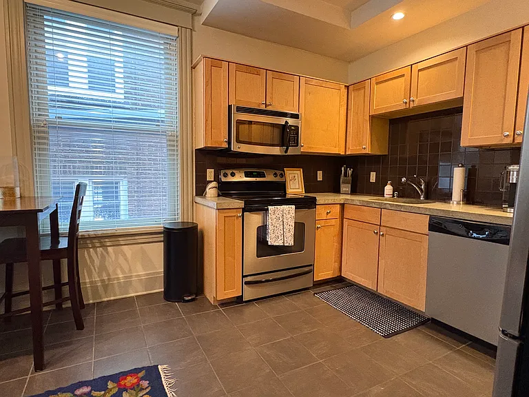 5019 Underwood Ave — Photo 9