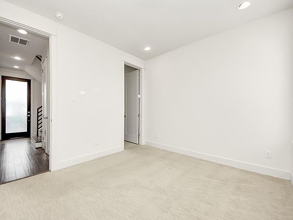 5th image of 2612 Polk Ave #B