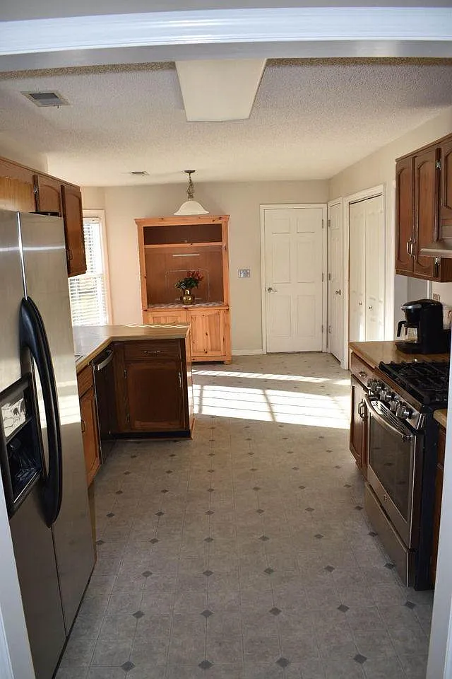 2441 Country Lake Ln — Photo 4
