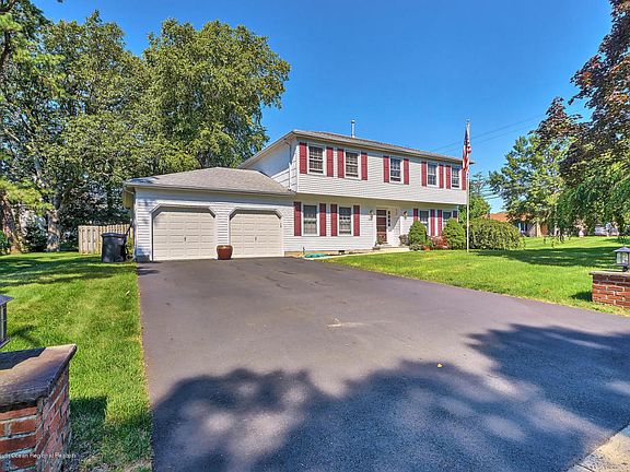 4th image of 136 Jeff Ct