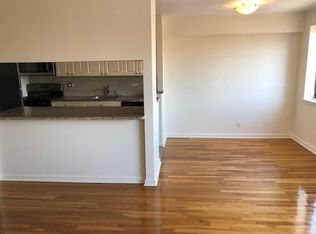 15-20 202nd St #E, Bayside, NY 11360