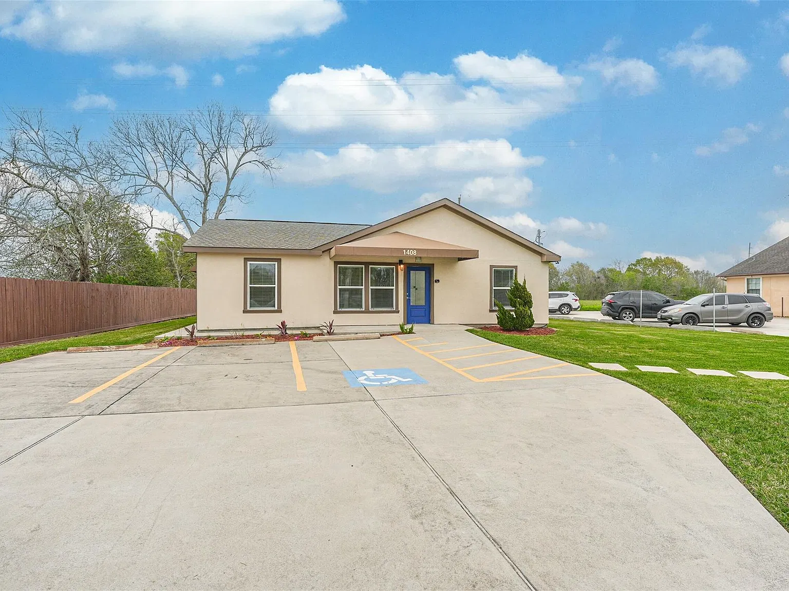 5 bed, 1.0 bath, 1200 sqft, $2,900 — Photo 2