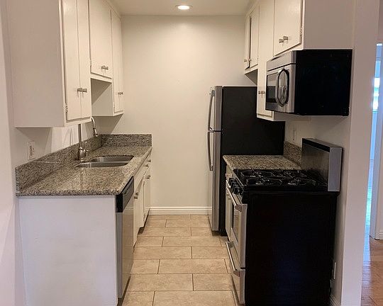 3rd image of 1012 Hill St #3