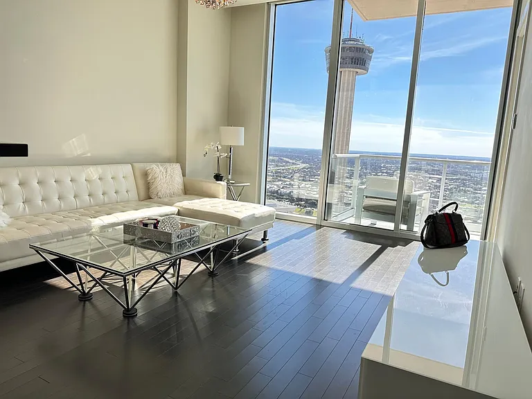 610 E Market St #3213 — Photo 8