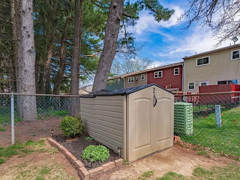5727 Greens Dr — Photo 23