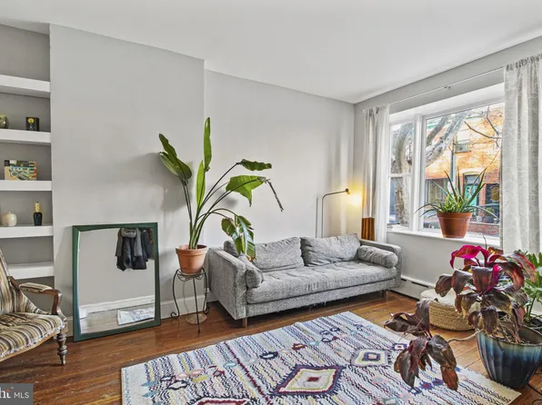 1310 Tasker St, Philadelphia, PA 19148