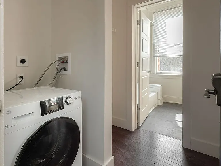 1740 Brewster Ave — Photo 12