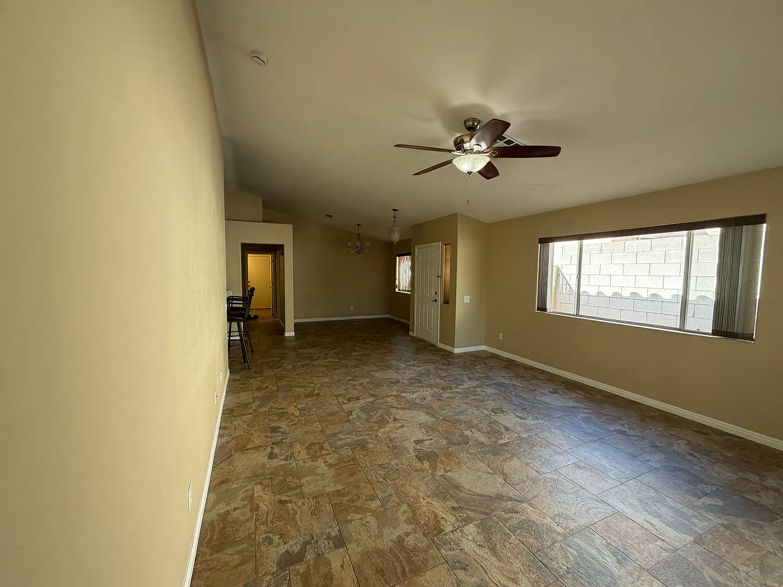 3 bed, 1382 sqft, $2,000 — Photo 2