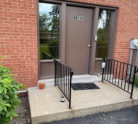 5th image of 10650 Cermak Rd #2E