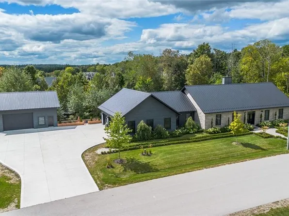 141 Ruth Anne Pl, Mapleton, ON N0G 2K0