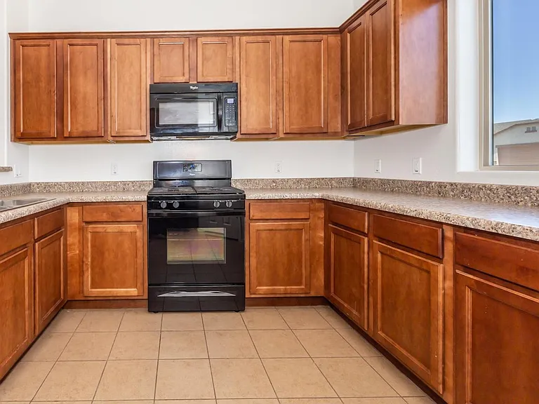 4511 N Dryden St — Photo 5