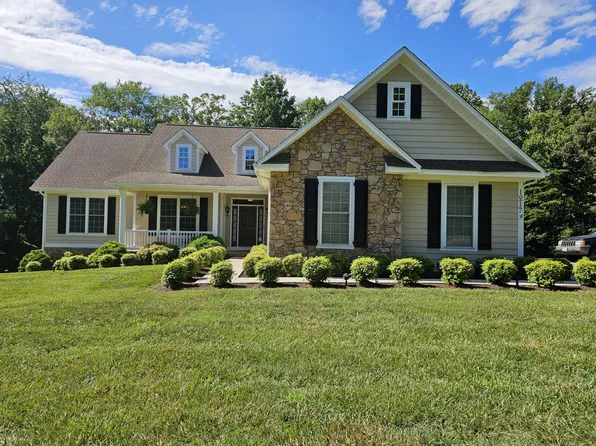 1217 Walnut Run Dr, Hardy, VA 24101