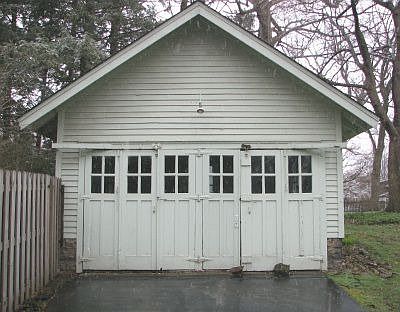 Detached garage