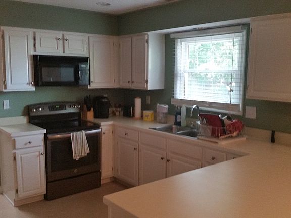 4th image of 831 Lancaster Ln
