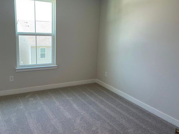3rd image of 637 Exmoor Dr