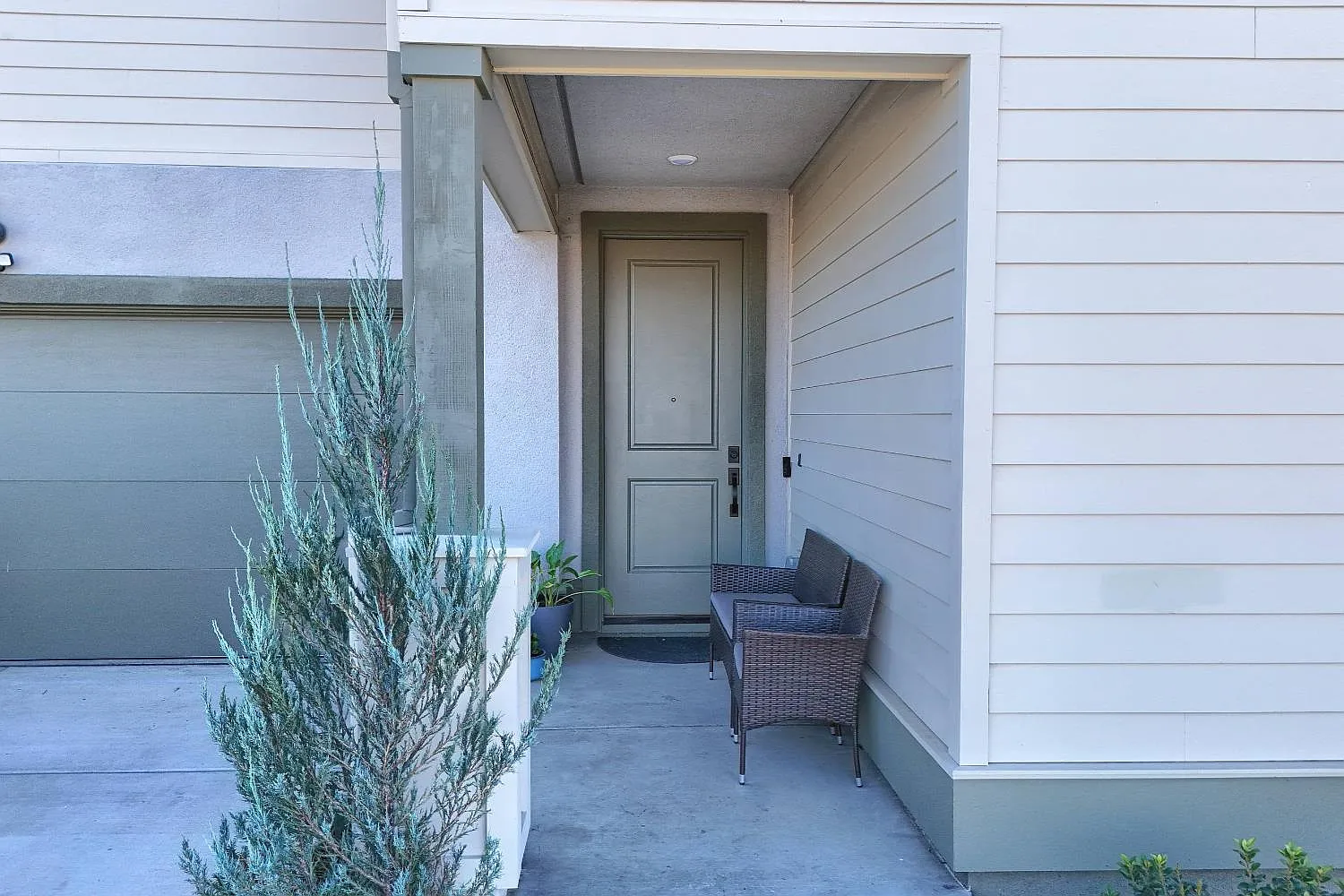 4 bed, 2.5 bath, 1868 sqft, $3,200 — Photo 3
