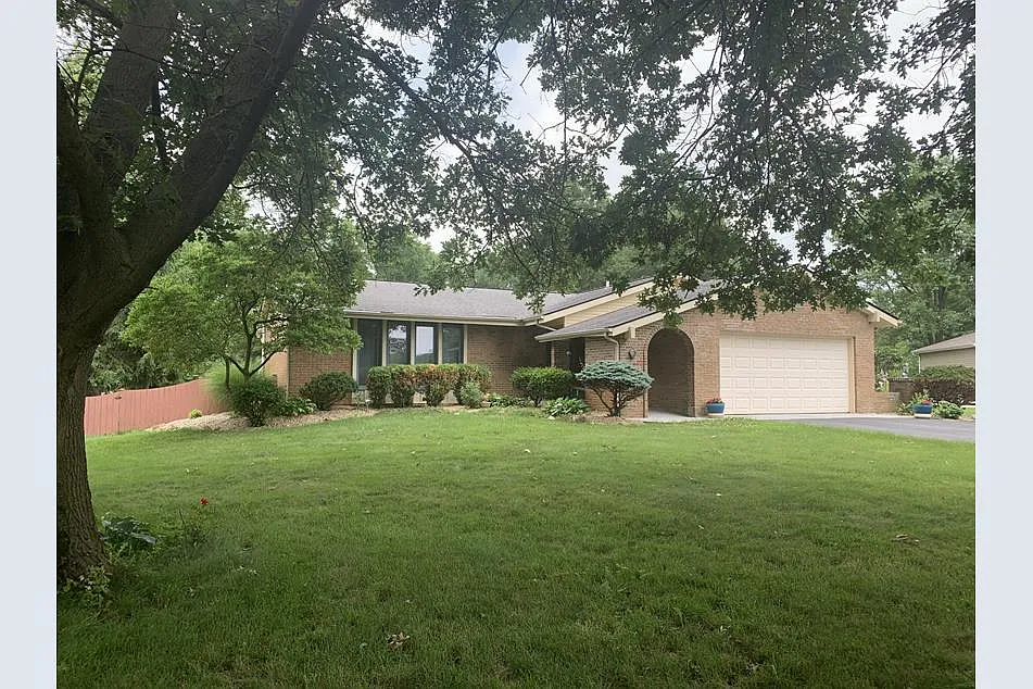 300 Heather Ln photo 1
