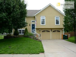 719 Meadow Ln, Raymore, MO 64083