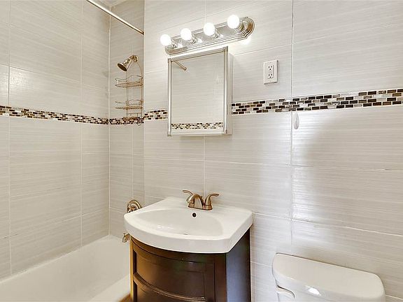 4th image of 160 E 102nd St #4R