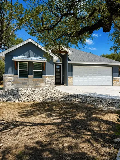 3 bed, 2.0 bath, 1844 sqft, $1,650 — Photo 2