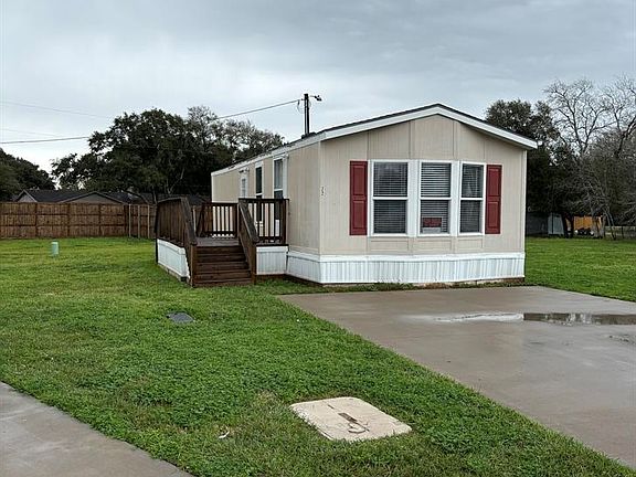 3rd image of 72 Wanda Ln