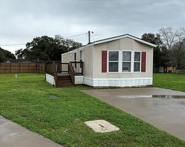 72 Wanda Ln — Photo 3