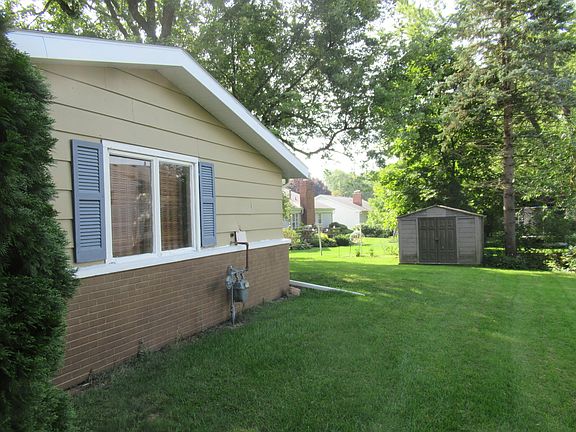 3rd image of 616 E Marion Ct