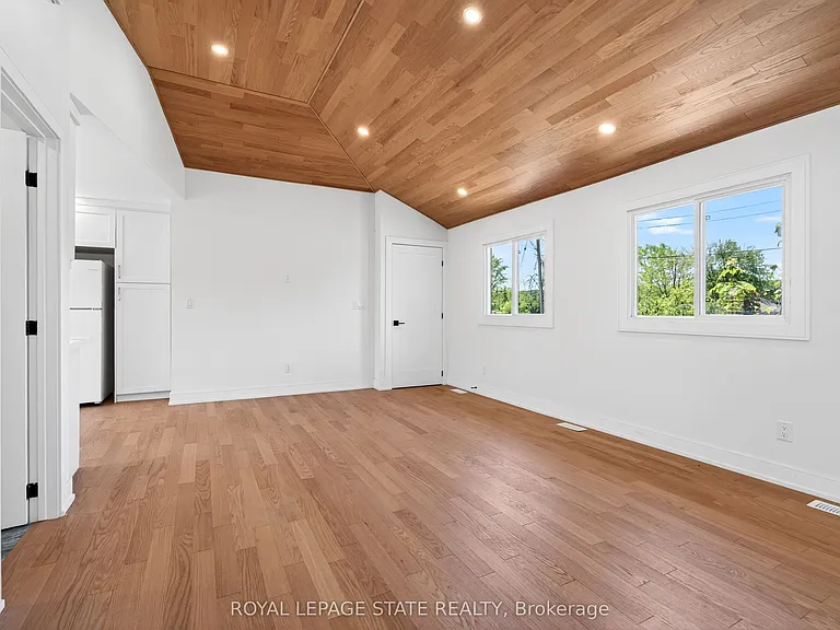 8 Cornell Ave #UPPER — Photo 13