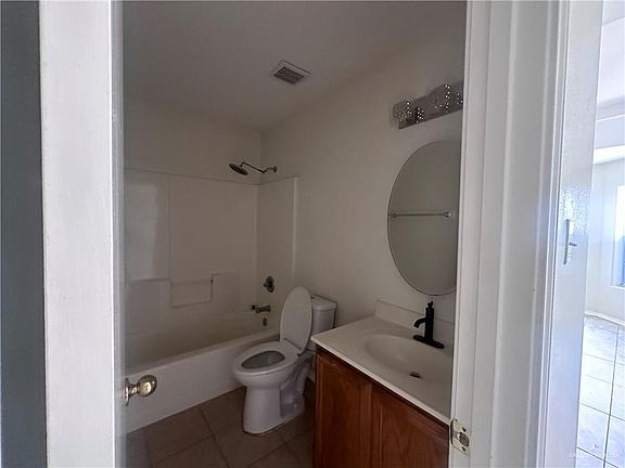 3rd image of 207 Monica Ave