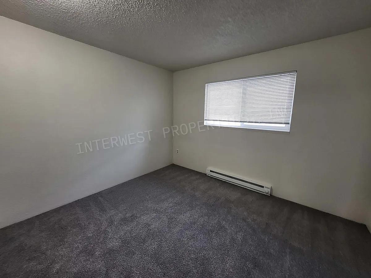 Building Photo - 4450 SE 26th Ave #4450