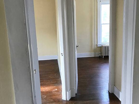 3rd image of 10 E Washington St #2