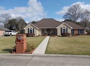 424 Oak Manor Dr, New Iberia, LA 70563