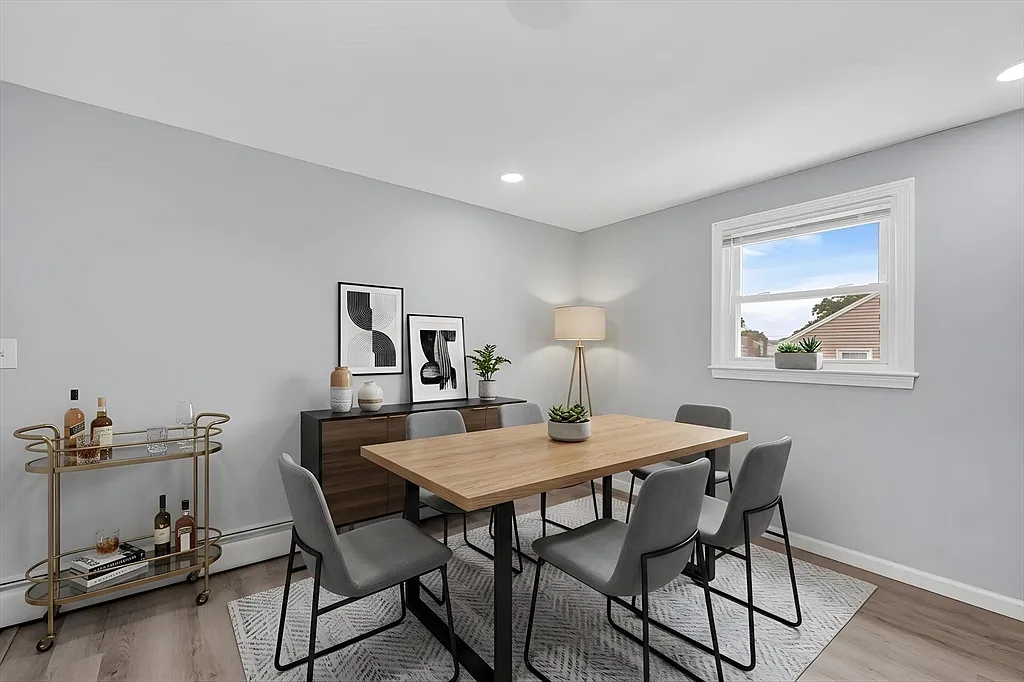 2 bed, 1.0 bath, 920 sqft, $2,400 — Photo 4
