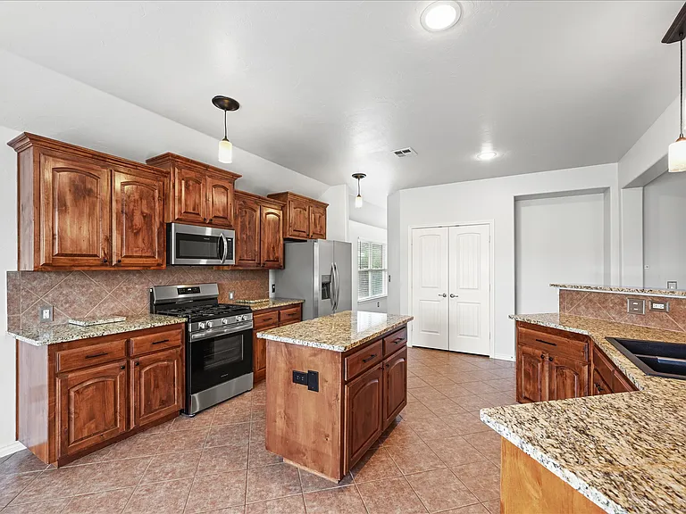 8725 Pikes Peak Rd — Photo 31