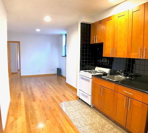 5th image of 135 E 2nd St #6