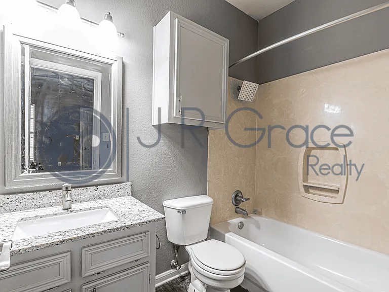 1521 Bagby Ave — Photo 6
