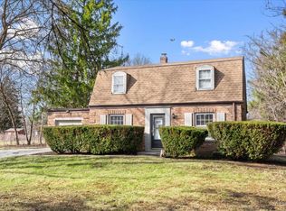 304 E Camp McDonald Rd, Prospect Heights, IL 60070