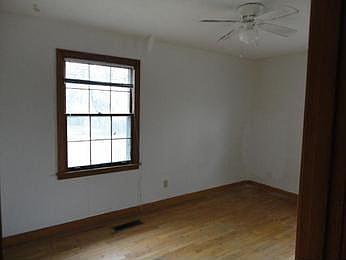 2nd image of 801 Red River Rd