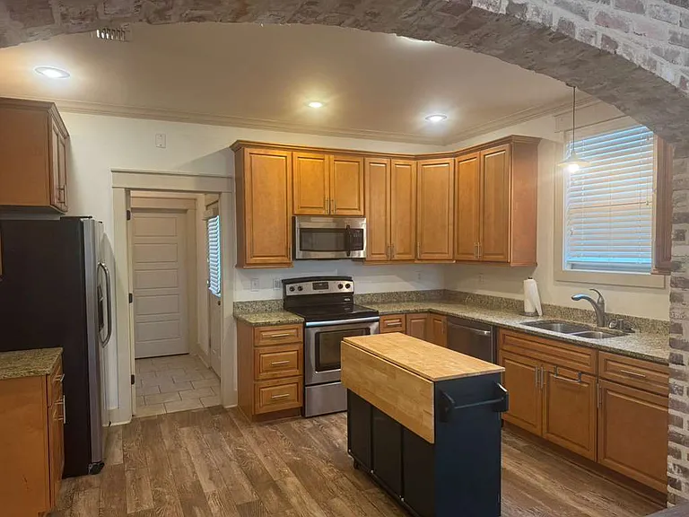 103 Creekside Cv — Photo 2
