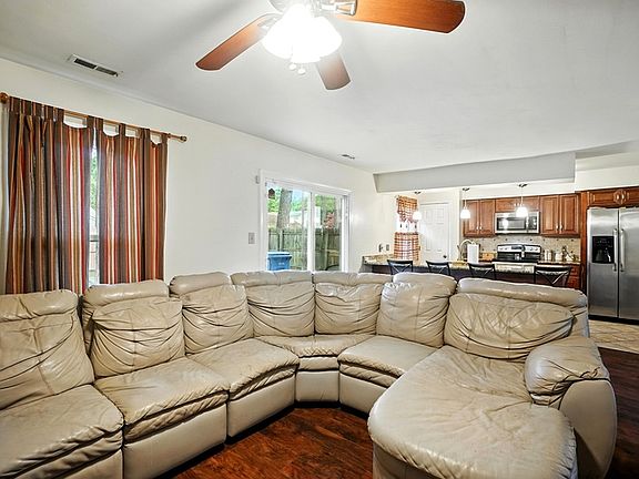 4th image of 1308 Summerset Ct