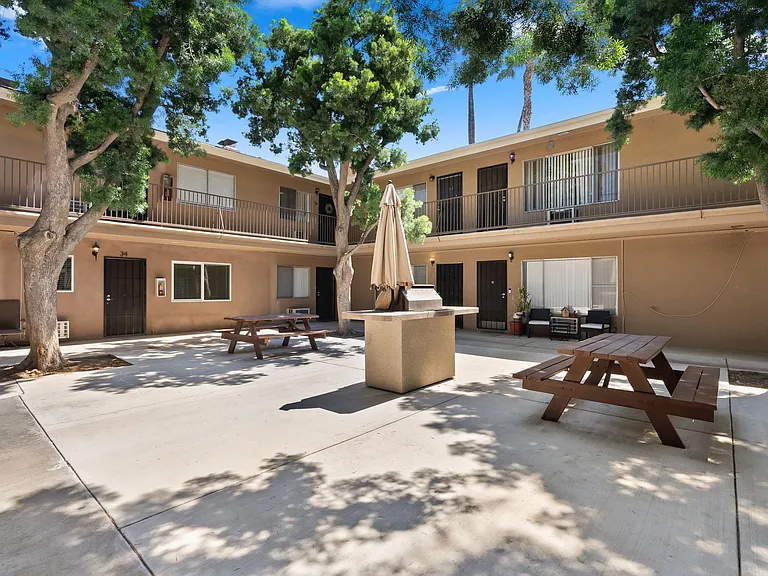 School Circle Apartments - Riverside, CA — Photo 23